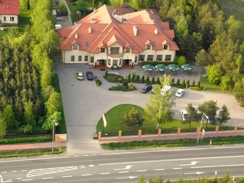 Maxima Hotel Wolanow ภายนอก รูปภาพ