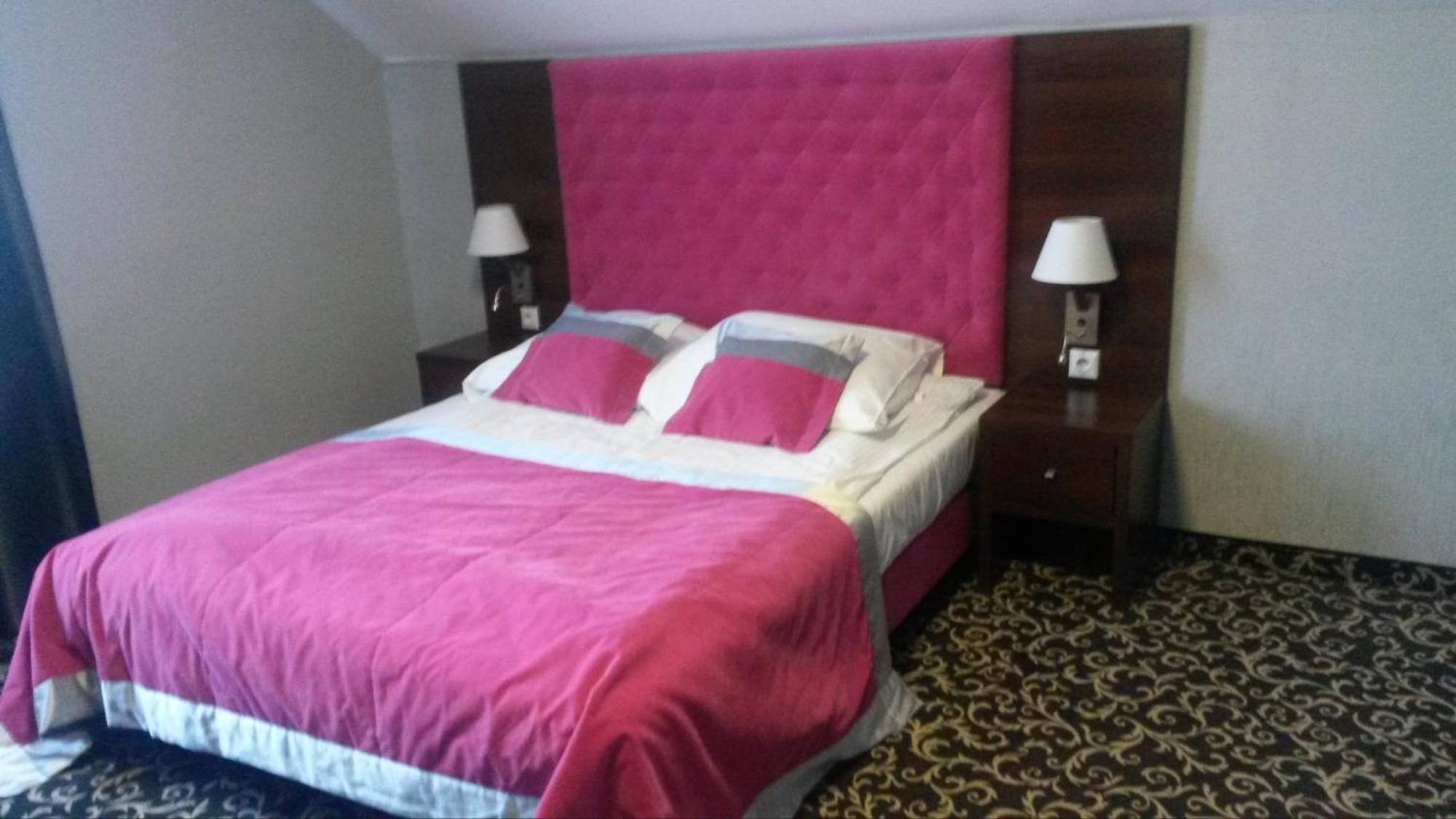 Maxima Hotel Wolanow ภายนอก รูปภาพ